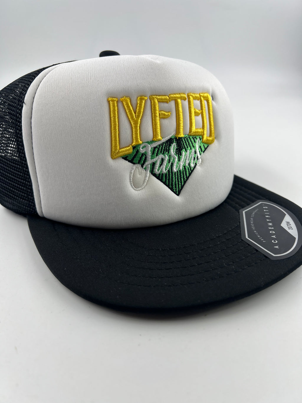 SnapBack white/blk trucker hat